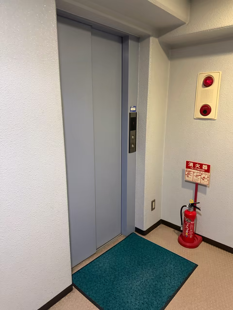 神谷ビル6階のエレベーター前